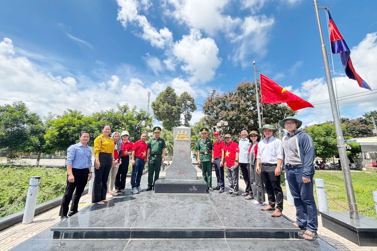 Hành trình chạm vào Tổ quốc từ những cột mốc biên cương